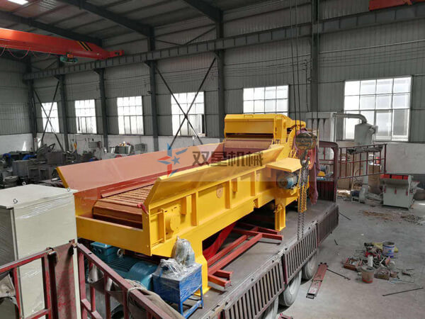 模板破碎機(jī)車間裝車現(xiàn)場