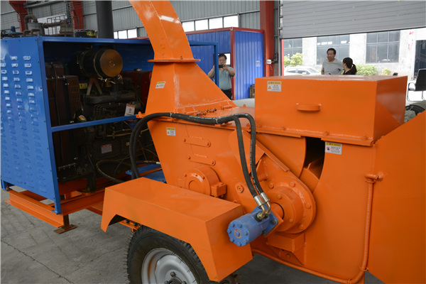 樹(shù)枝粉碎機(jī)針對(duì)園林果樹(shù)樹(shù)枝木材的處理效率高效果好