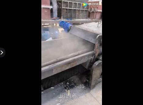 模板破碎機視頻破碎樹枝樹干