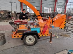 小微型樹枝粉碎機設備客戶現場考察