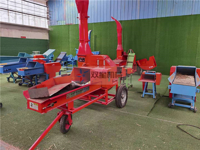 秸稈木材粉碎機(jī)設(shè)備倉庫實(shí)拍