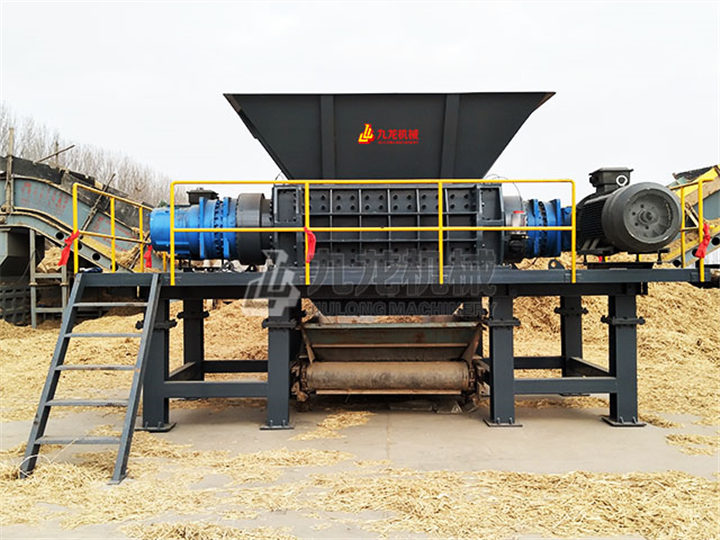 秸稈粉碎機工作中<a href='http://m.xianhfw.com' target='_blank'><span><a href='http://m.xianhfw.com/1/229.html' target='_blank'><span>樹枝粉碎</span></a>機</span></a>價格
的使用技巧有哪些