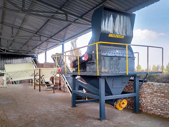 怎樣避免木材粉碎<a href='http://m.xianhfw.com' target='_blank'><span><a href='http://m.xianhfw.com/1/229.html' target='_blank'><span>樹枝粉碎</span></a>機</span></a>機零部件的頻繁替換